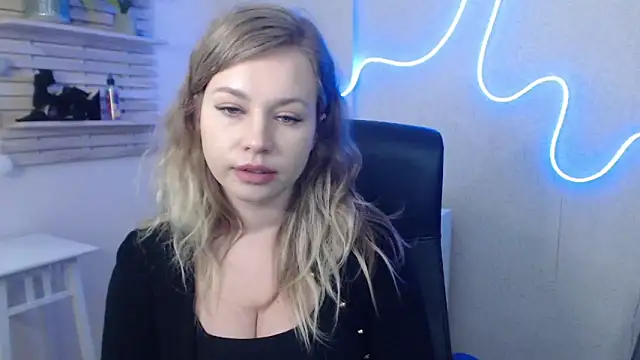 holly xglam online show from January 14, 2025, 9:13 am