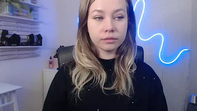 holly xglam online show from January 22, 2025, 3:20 am