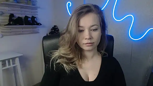 holly xglam online show from February 19, 2025, 1:18 am