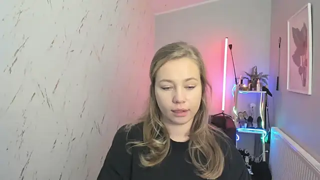 holly xglam online show from October 7, 2025, 6:27 pm