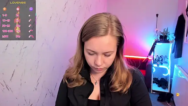 holly xglam online show from March 20, 2026, 8:14 pm