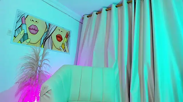 SkiinnyAna online show from April 6, 2026, 7:37 pm