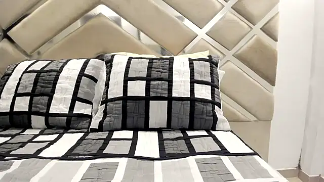 littlekittenn98 online show from October 28, 2025, 7:27 pm