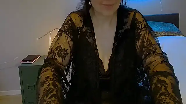 Snapshot of Ella_Next_Door chatting on January 16, 2025, 8:00 am Ella Next Door online show from January 16, 2025, 8:00 am