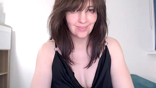 Ella Next Door online show from April 5, 2026, 10:18 pm