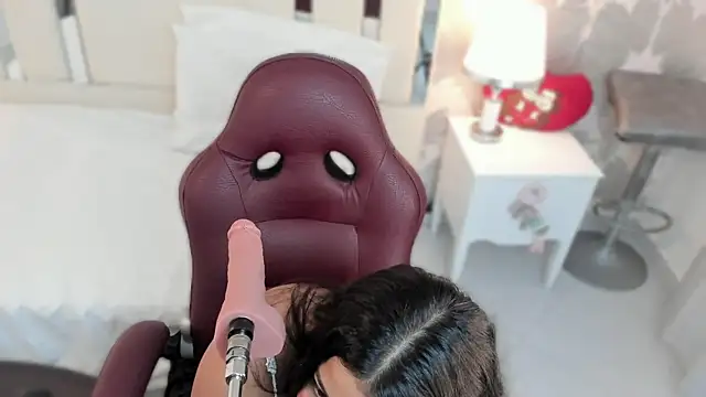 Miliaangeles online show from December 17, 2025, 9:26 am