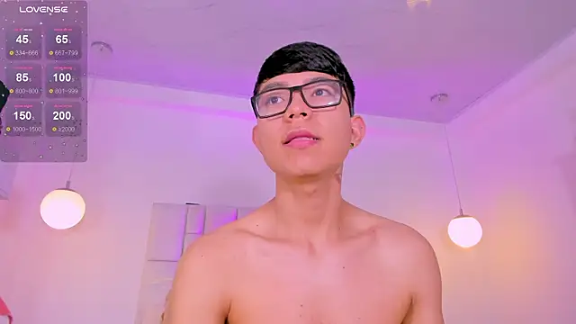 CodyTwink online show from April 12, 2026, 11:04 am