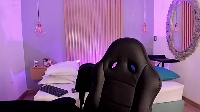 Snapshot of Harmonybabe_ chatting on February 19, 2025, 8:20 pm Harmonybabe online show from February 19, 2025, 8:20 pm