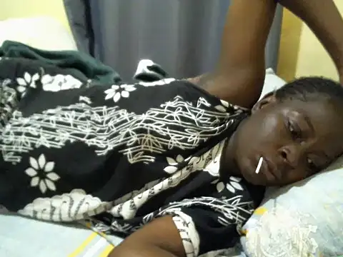 Snapshot of ara_bella chatting on December 6, 2024, 7:43 am ara bella online show from December 6, 2024, 7:43 am