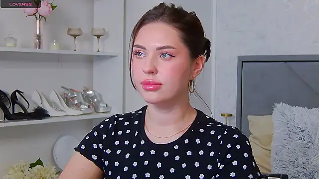 Snapshot of Alexyena chatting on December 3, 2024, 4:17 pm Alexyena online show from December 3, 2024, 4:17 pm