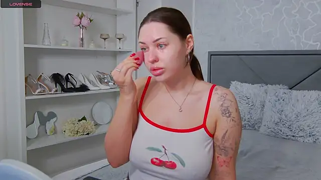 Snapshot of Alexyena chatting on December 7, 2024, 11:29 am Alexyena online show from December 7, 2024, 11:29 am