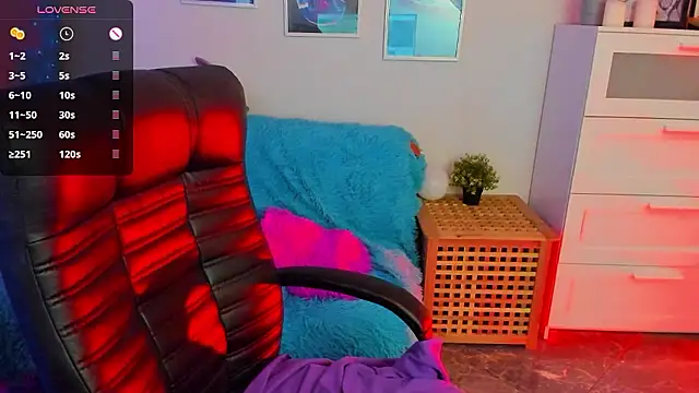 BellaTorne  online show from December 4, 2024, 7:34 pm