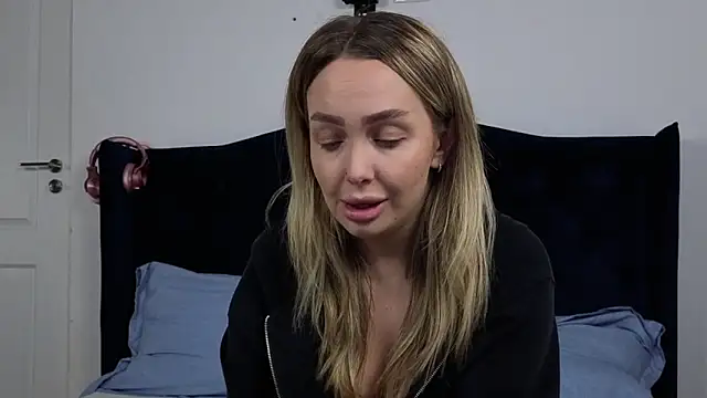 AnnaMaee online show from November 19, 2025, 8:31 pm