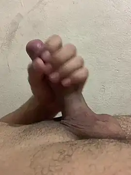 rodrig3105 online show from March 19, 2025, 10:42 pm