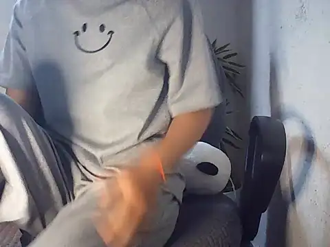 Haralushiaaax online show from April 17, 2026, 12:35 am