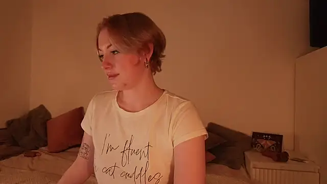 Snapshot of kris69kiss chatting on February 1, 2025, 10:13 pm kris69kiss online show from February 1, 2025, 10:13 pm