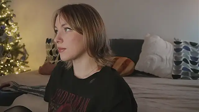 Snapshot of kris69kiss chatting on December 18, 2025, 2:45 pm kris69kiss online show from December 18, 2025, 2:45 pm