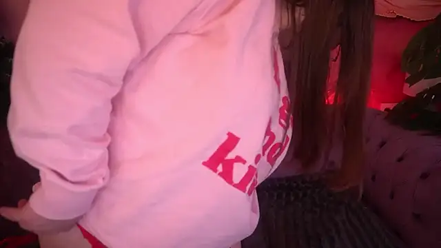 MagicPeachh  online show from December 22, 2025, 1:41 pm