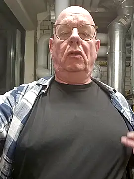 andrejoyfull64 online show from February 9, 2026, 12:20 pm