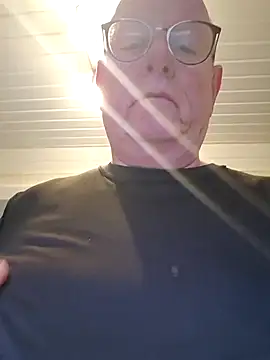 andrejoyfull64 online show from February 18, 2026, 4:03 pm