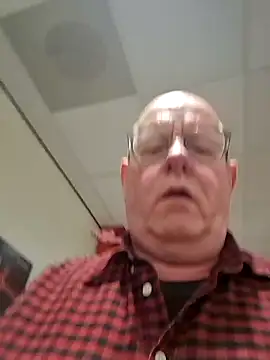 andrejoyfull64 online show from April 8, 2026, 11:21 am