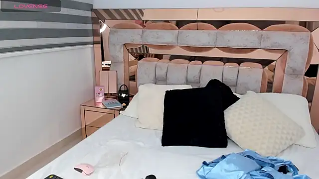 CamiiLovers online show from January 17, 2025, 11:18 pm