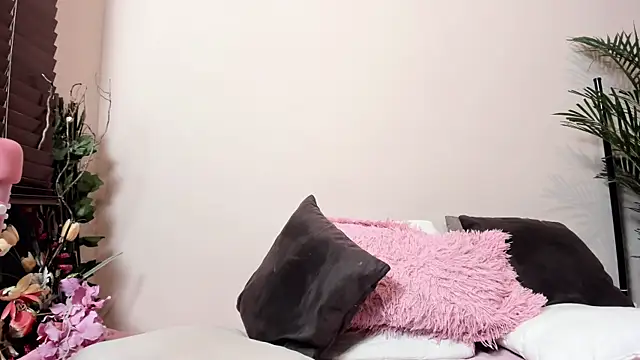 sara  lynn online show from March 20, 2025, 3:45 am