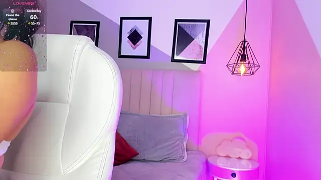 Chloe fischer  online show from February 7, 2025, 2:15 pm