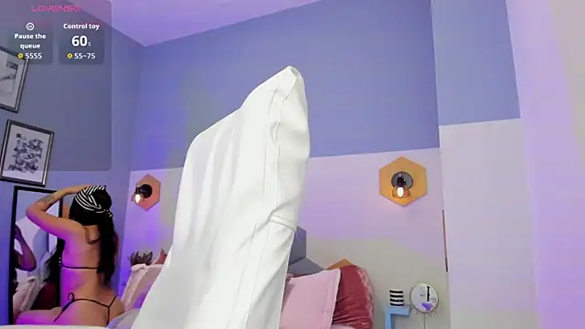 Chloe fischer  online show from November 20, 2025, 2:50 pm