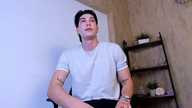 Karimferrer online show from February 16, 2026, 3:35 am