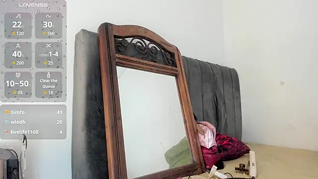 latinaStepmom online show from September 22, 2025, 1:46 pm