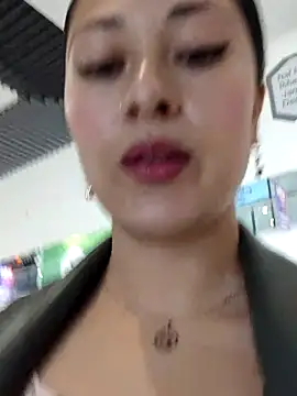 LisbethMoore  online show from April 15, 2026, 2:13 pm