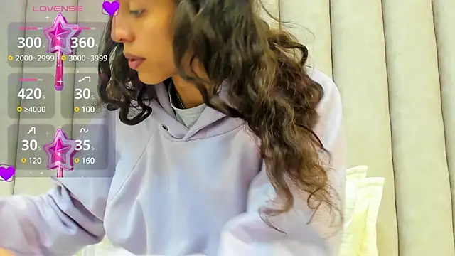 FreyaMoller online show from February 17, 2025, 7:10 pm