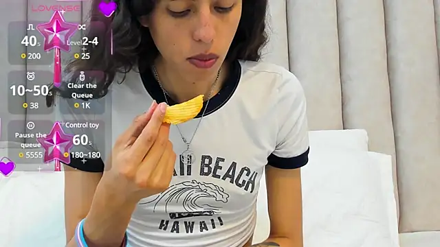 FreyaMoller online show from February 18, 2025, 8:47 pm