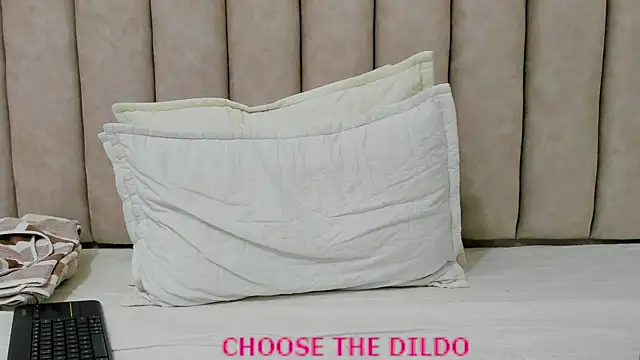 FreyaMoller online show from September 25, 2025, 6:44 pm