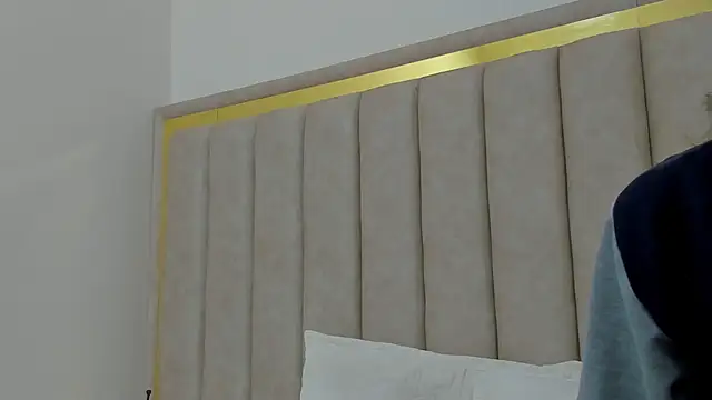 FreyaMoller online show from October 7, 2025, 7:55 pm