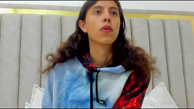 FreyaMoller online show from December 1, 2025, 1:16 pm