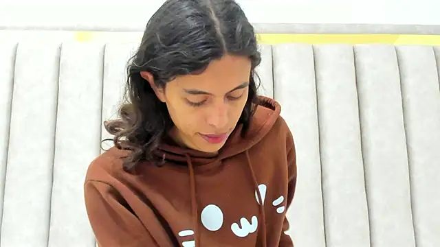 FreyaMoller online show from March 4, 2026, 6:58 pm