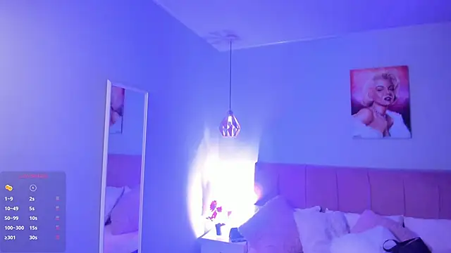 sophie alice  online show from October 14, 2025, 1:01 pm