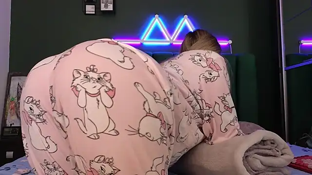 kimmie meow online show from January 30, 2025, 7:04 pm