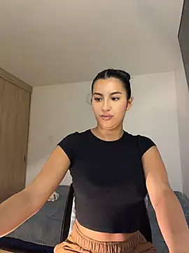 Kimm khalifa online show from June 3, 2026, 12:02 am