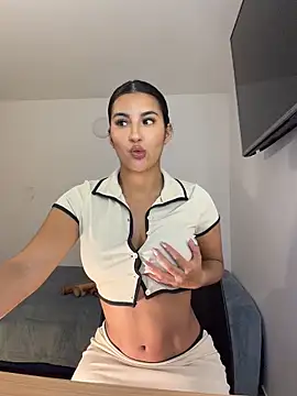 Kimm khalifa online show from June 9, 2026, 10:43 pm