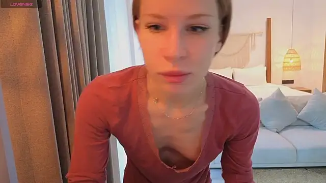 Elis Fox online show from December 20, 2025, 11:01 pm