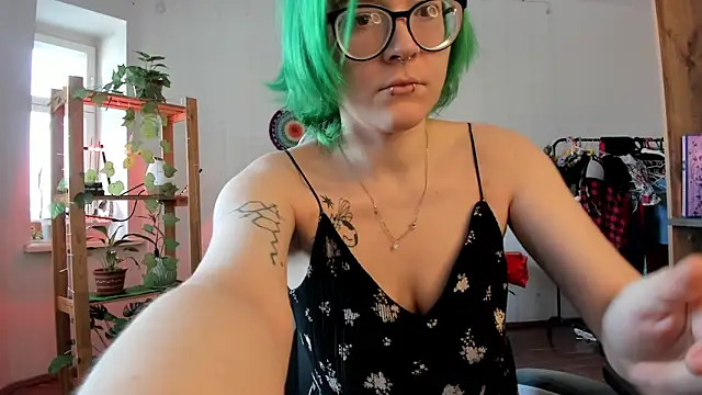 alisahug online show from March 4, 2025, 7:41 am