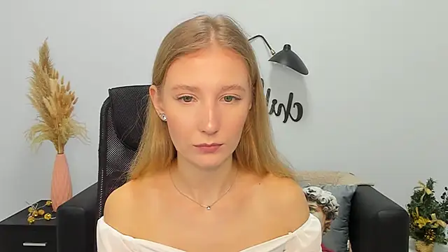 Snapshot of LolaWilsons chatting on December 29, 2024, 12:23 pm LolaWilsons online show from December 29, 2024, 12:23 pm