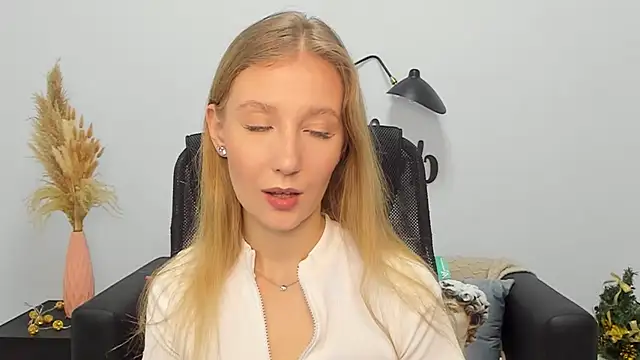 Snapshot of LolaWilsons chatting on December 30, 2024, 1:36 pm LolaWilsons online show from December 30, 2024, 1:36 pm