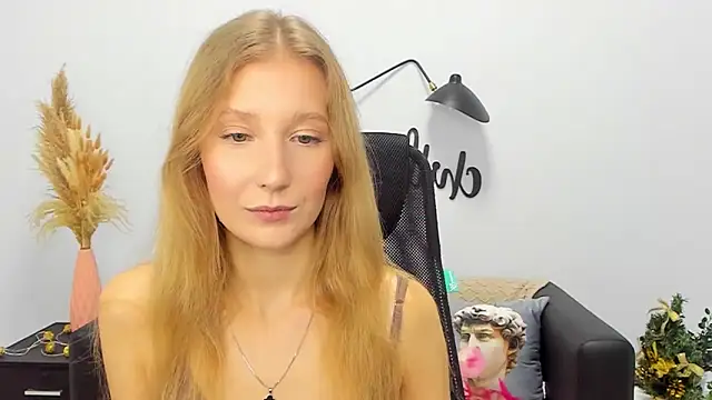 Snapshot of LolaWilsons chatting on January 9, 2025, 1:45 pm LolaWilsons online show from January 9, 2025, 1:45 pm