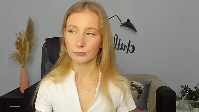 Snapshot of LolaWilsons chatting on January 14, 2025, 9:45 am LolaWilsons online show from January 14, 2025, 9:45 am