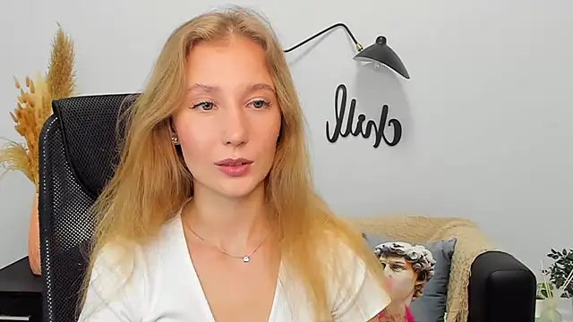 Snapshot of LolaWilsons chatting on January 16, 2025, 12:20 pm LolaWilsons online show from January 16, 2025, 12:20 pm