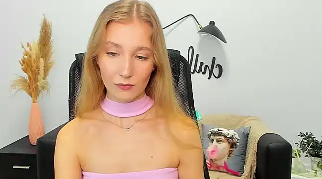 Snapshot of LolaWilsons chatting on January 18, 2025, 3:27 pm LolaWilsons online show from January 18, 2025, 3:27 pm